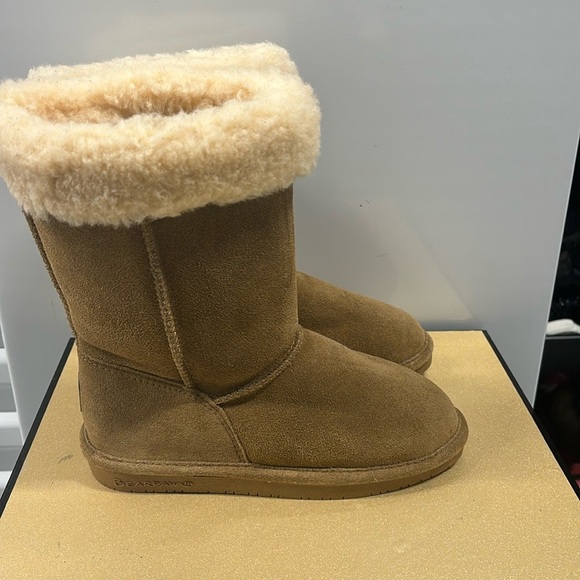 NWOT Kids BearPaw Suede Boots - Picture 2 of 5